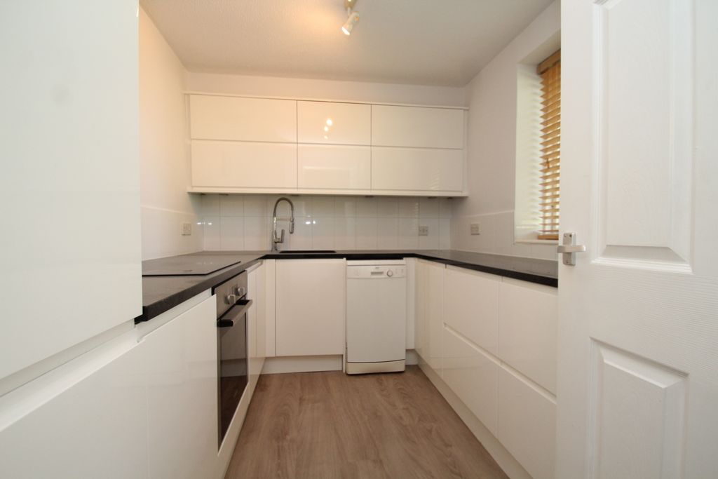 Property photo 2 of 6 Kitchen