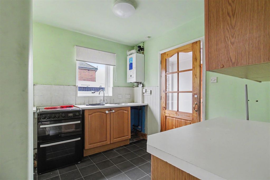 Property photo 3 of 18 Kitchen