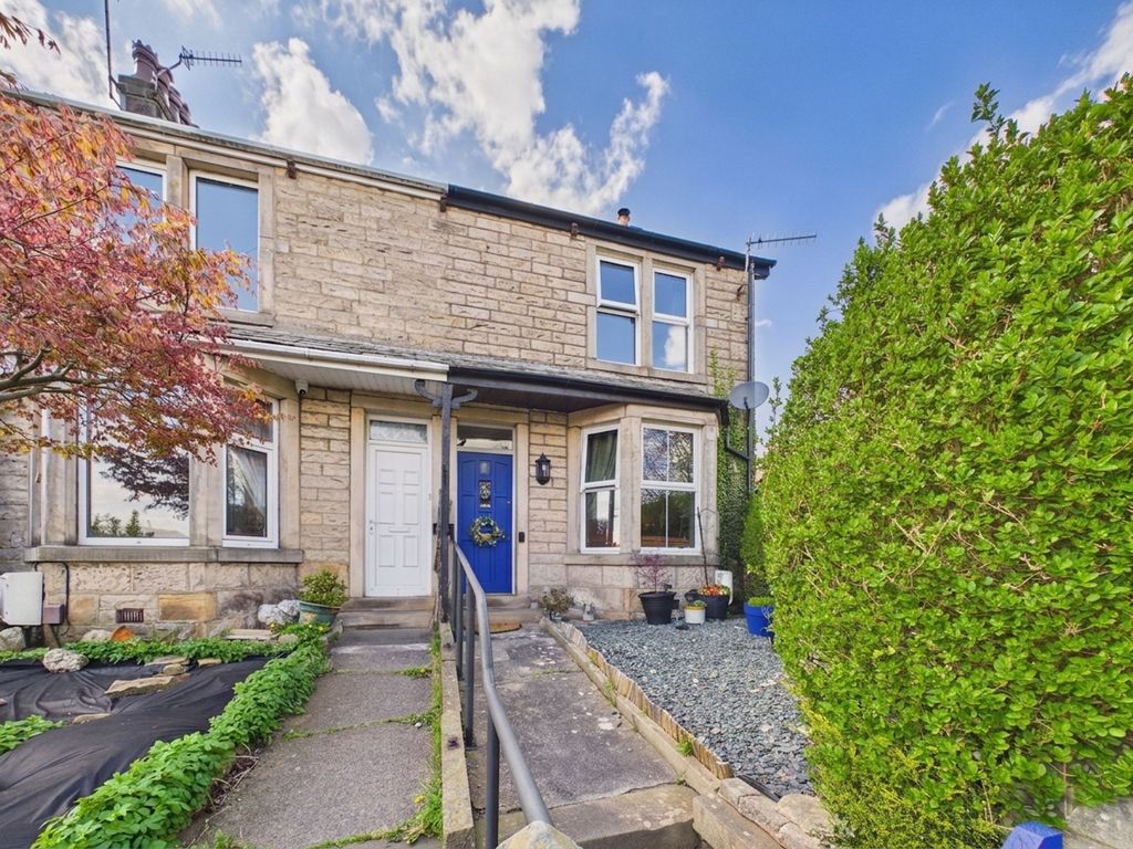 Property photo 1 of 16 Welcome To Halton Road!
