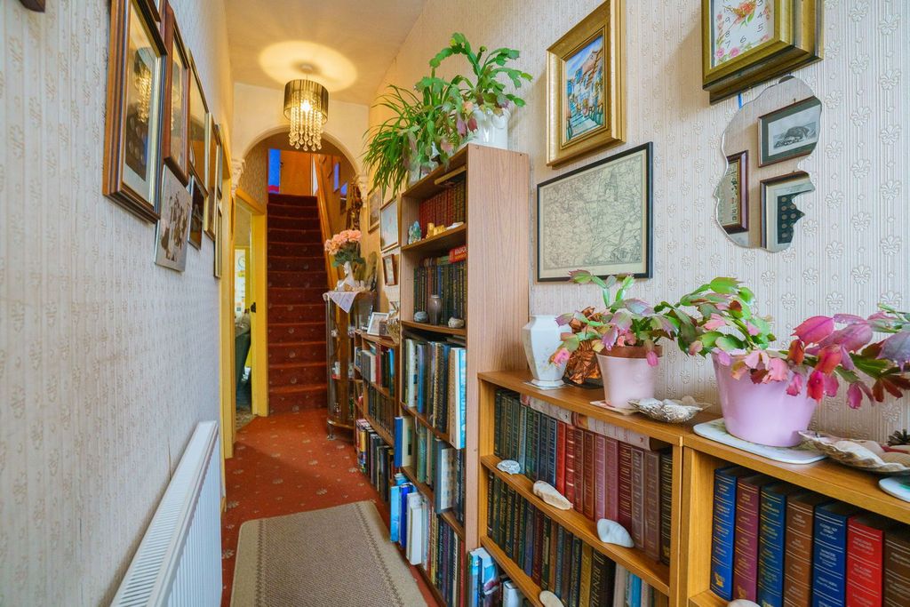 Property photo 3 of 40