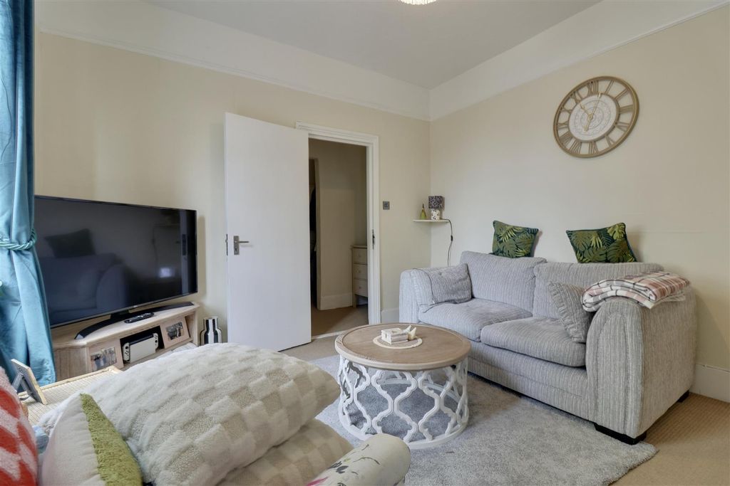 Property photo 3 of 21 A6Cb682E-Ebea-49A4-9F66-E1B14937Ed94_1_201_A.Jpeg