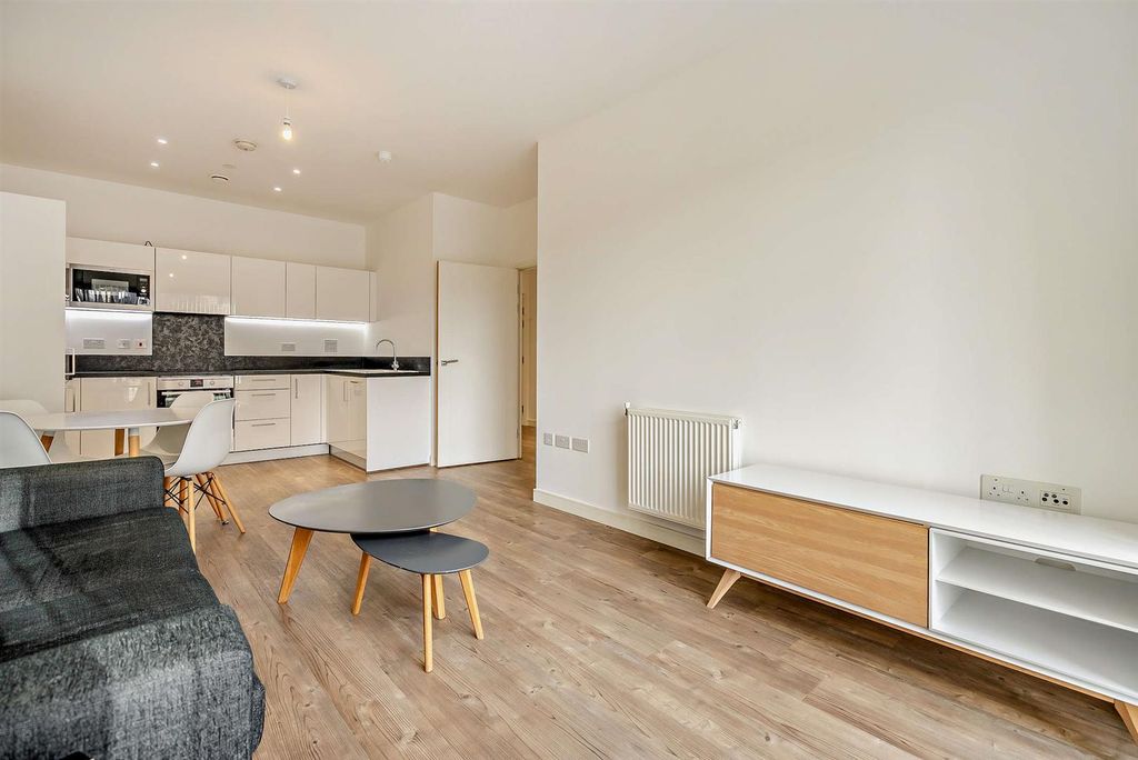 Property photo 2 of 17 8570795-Interior16-800.Jpg