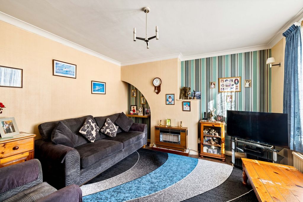 Property photo 2 of 14