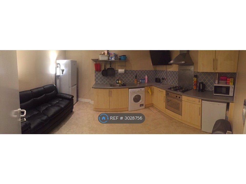 Property photo 2 of 7 Kitchen & Seating