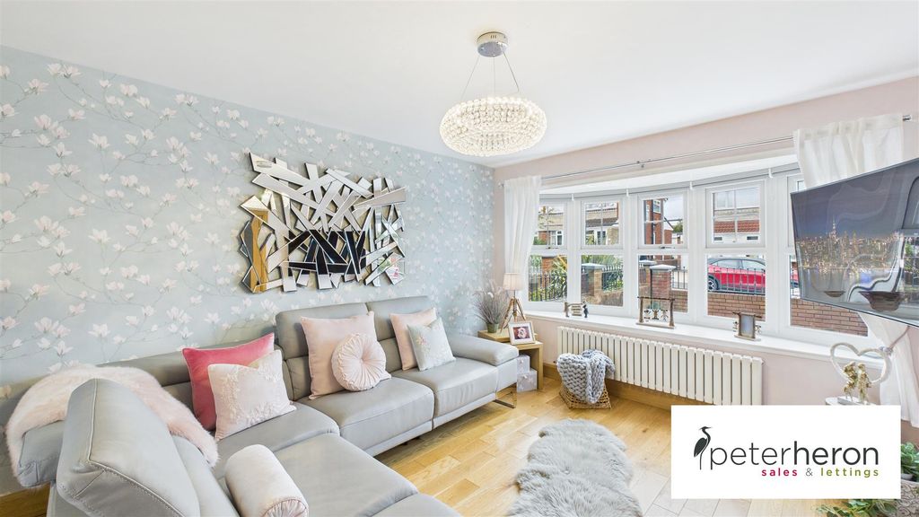 Property photo 2 of 31 Lounge/Dining Room