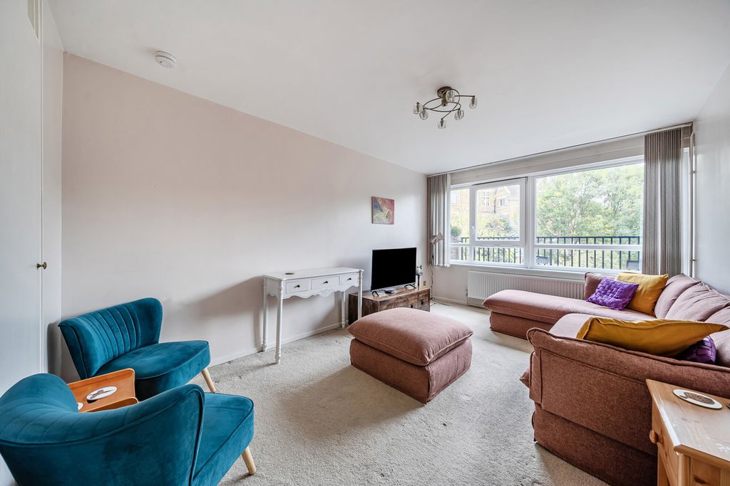 Property photo 1 of 19 Reception