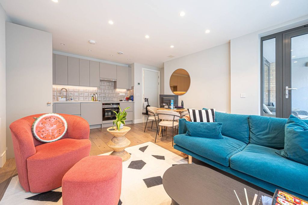 Property photo 3 of 6