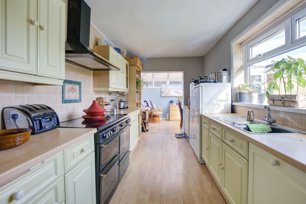 Property photo 2 of 24 Kitchen