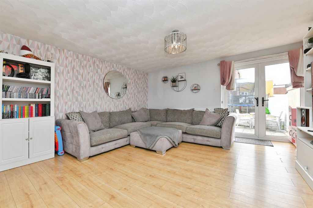 Property photo 3 of 20