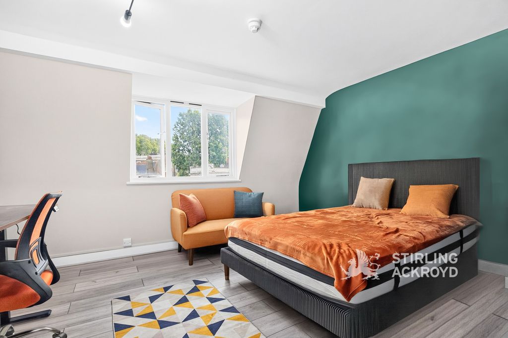 Property photo 1 of 19 Bedroom