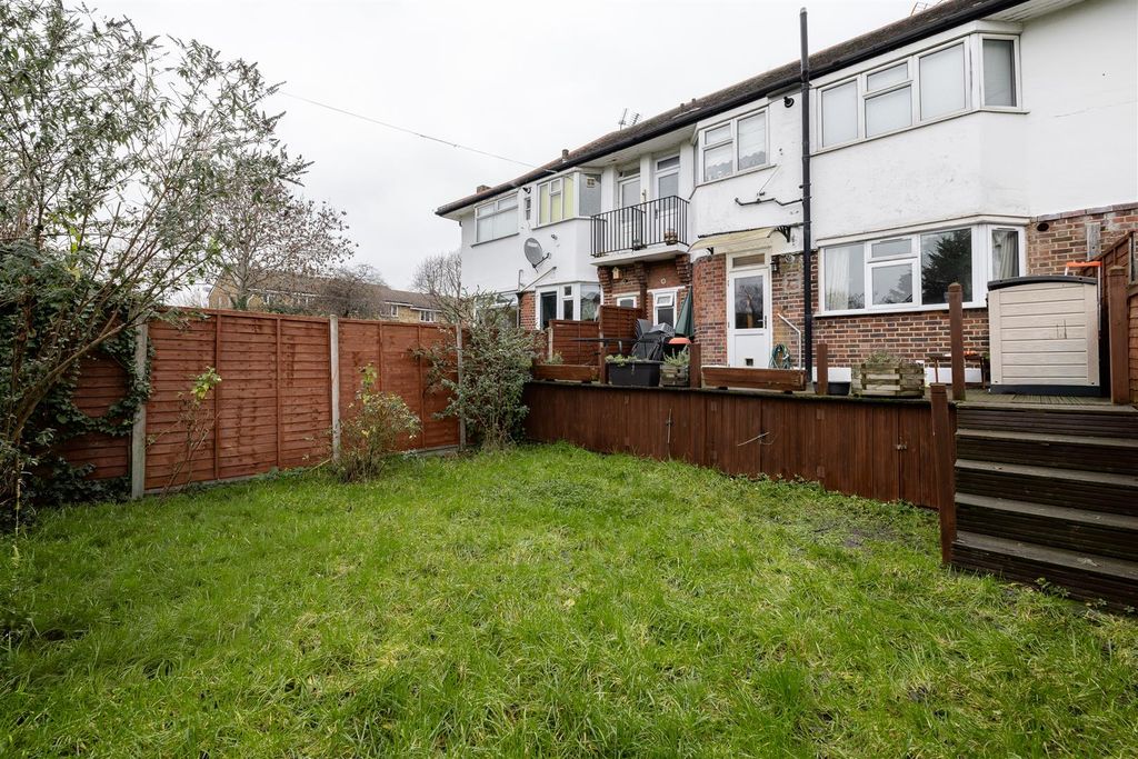 Property photo 3 of 18 Tudor Court, E17