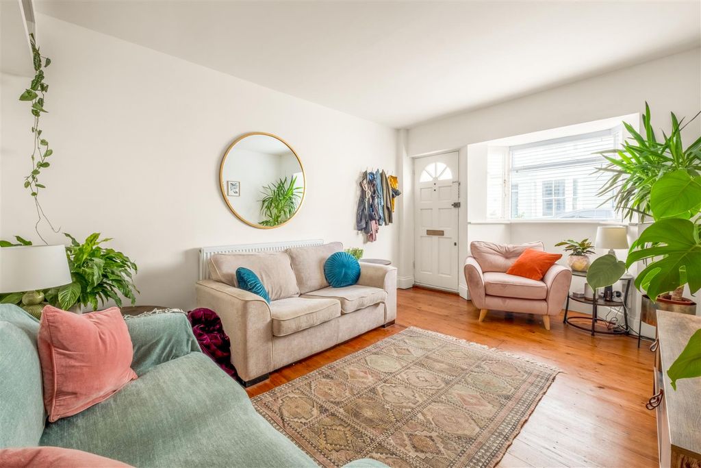 Property photo 2 of 18 5A College Place-16.Jpg