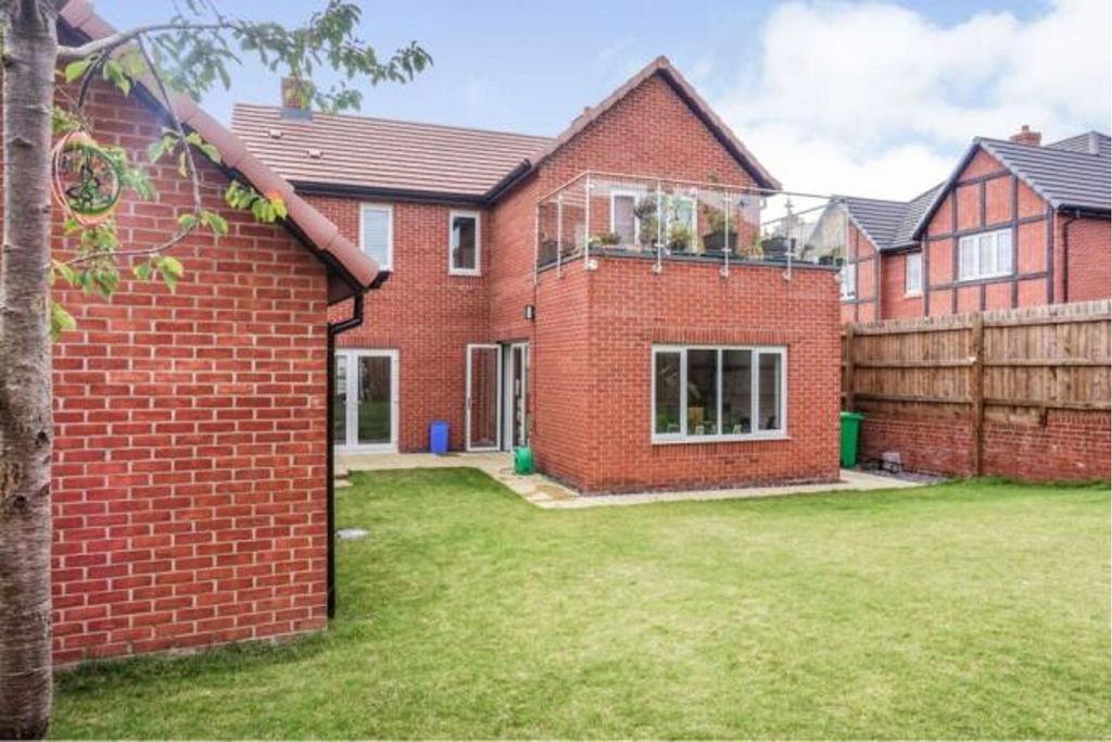 Property photo 2 of 12 Rear Garden