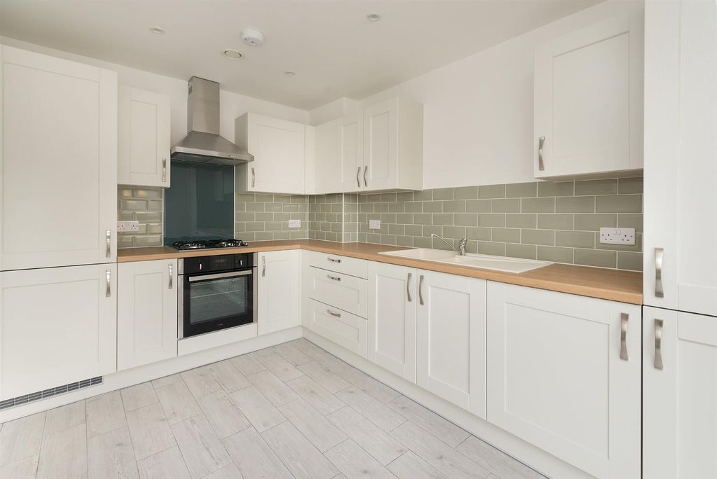 Property photo 3 of 8 Picture 3