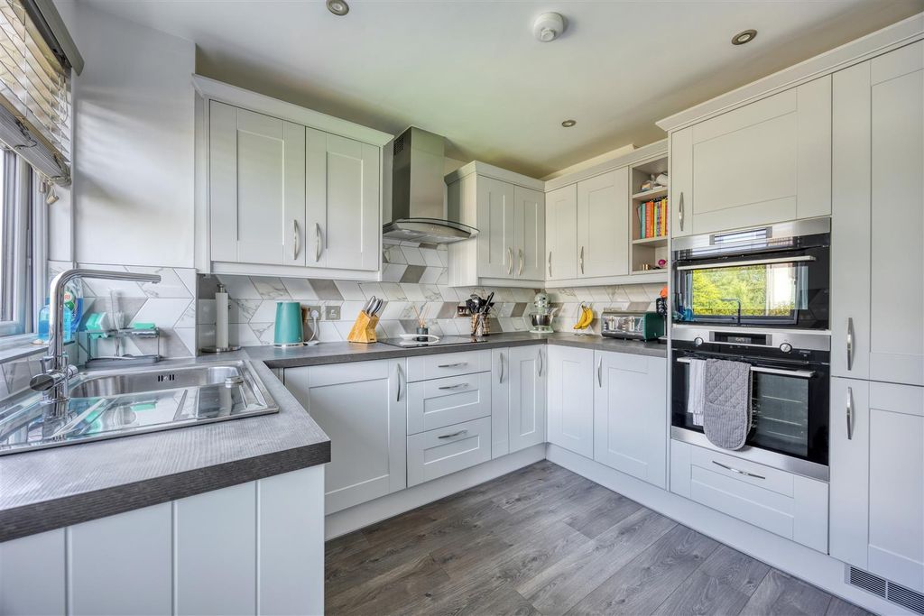 Property photo 3 of 25 50_St_Columba_Drive_Kirkintilloch_015.Jpeg