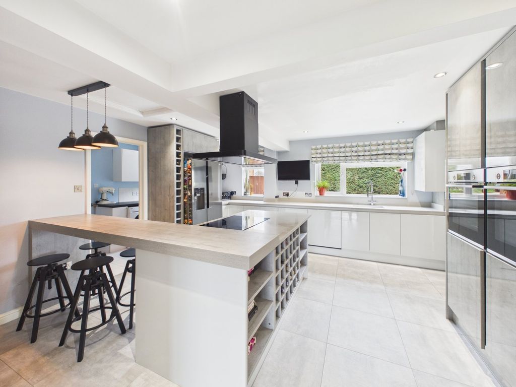 Property photo 3 of 17 Kitchen