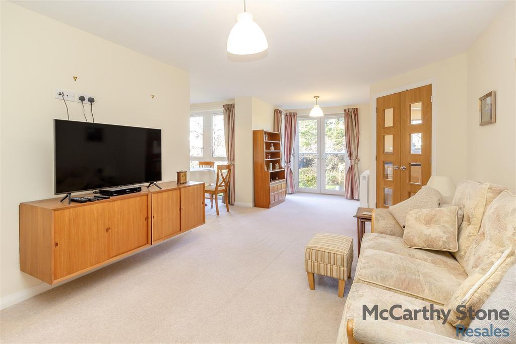 Property photo 2 of 21 8676383-Interior04.Jpg