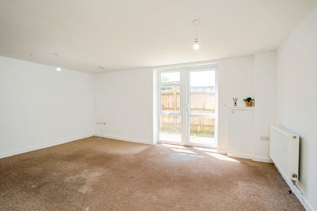 Property photo 2 of 16 Photo