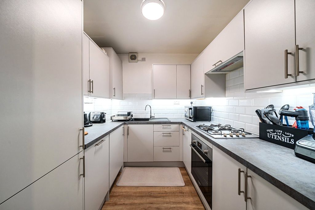 Property photo 1 of 9 1422617-1-69Aec4F...