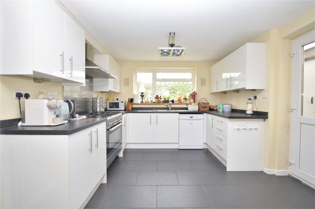 Property photo 2 of 18 Kitchen