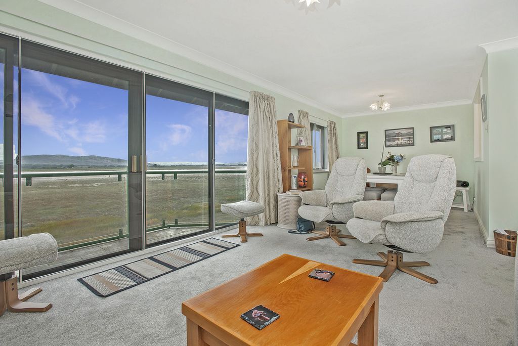 Property photo 2 of 28