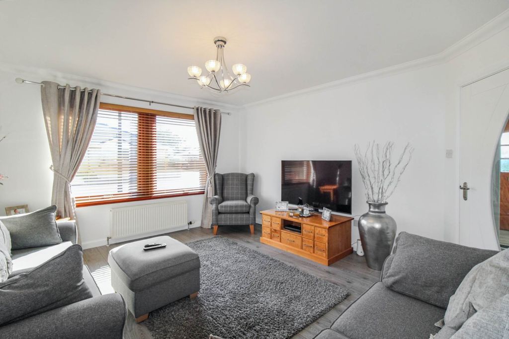 Property photo 3 of 27