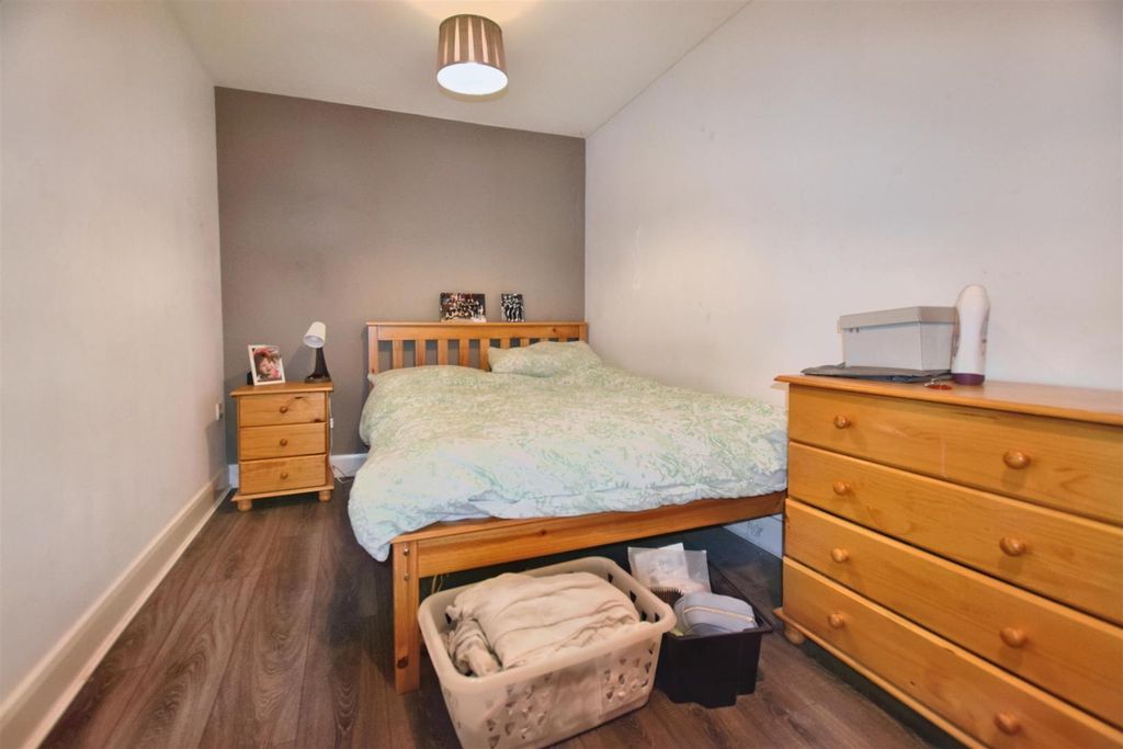 Property photo 1 of 4 Bedroom.Jpg