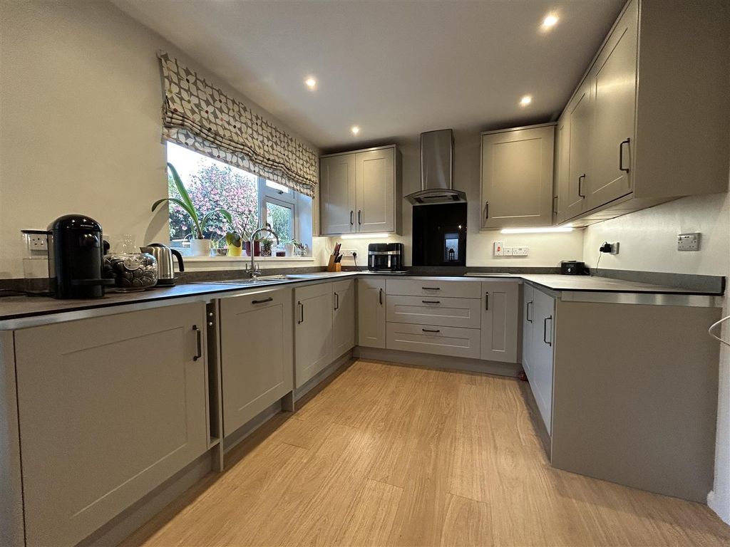 Property photo 3 of 11 Img_9403.Jpeg