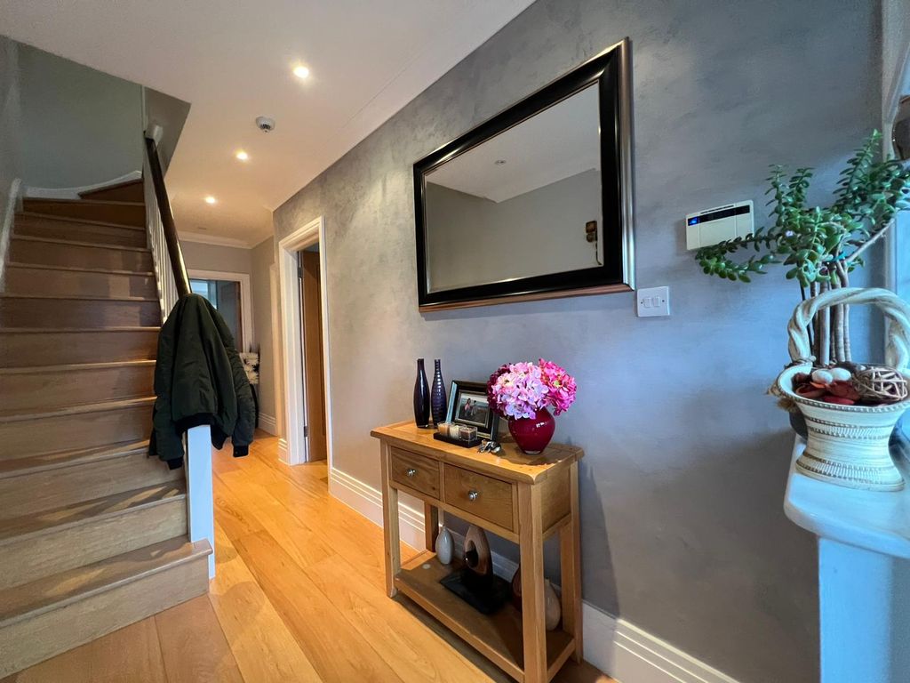 Property photo 3 of 25 Photo 16