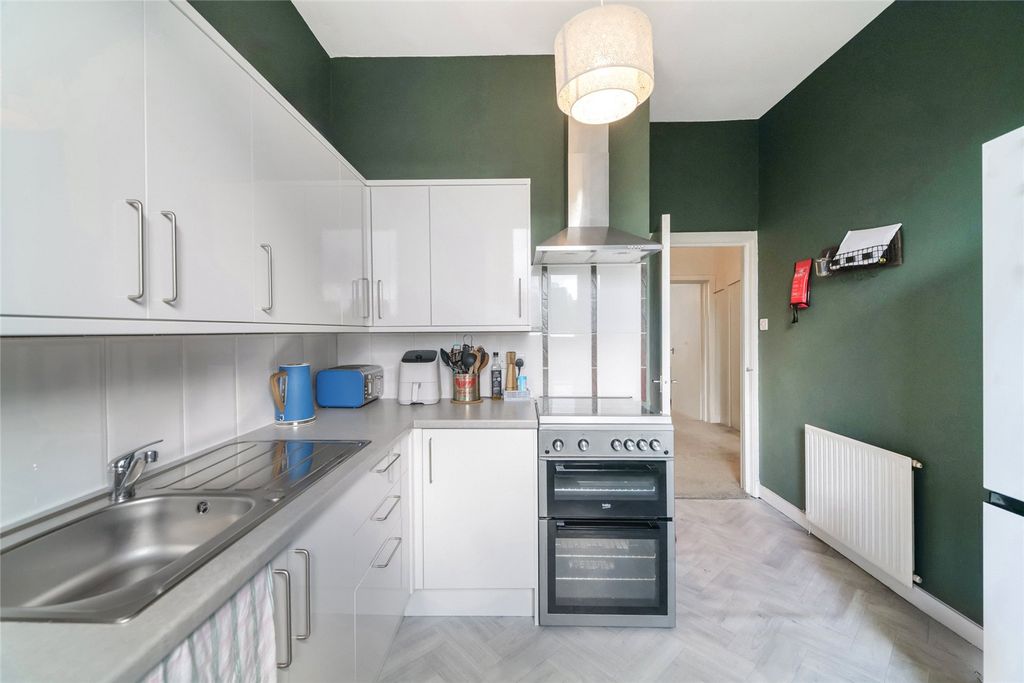 Property photo 3 of 18 Kitchen