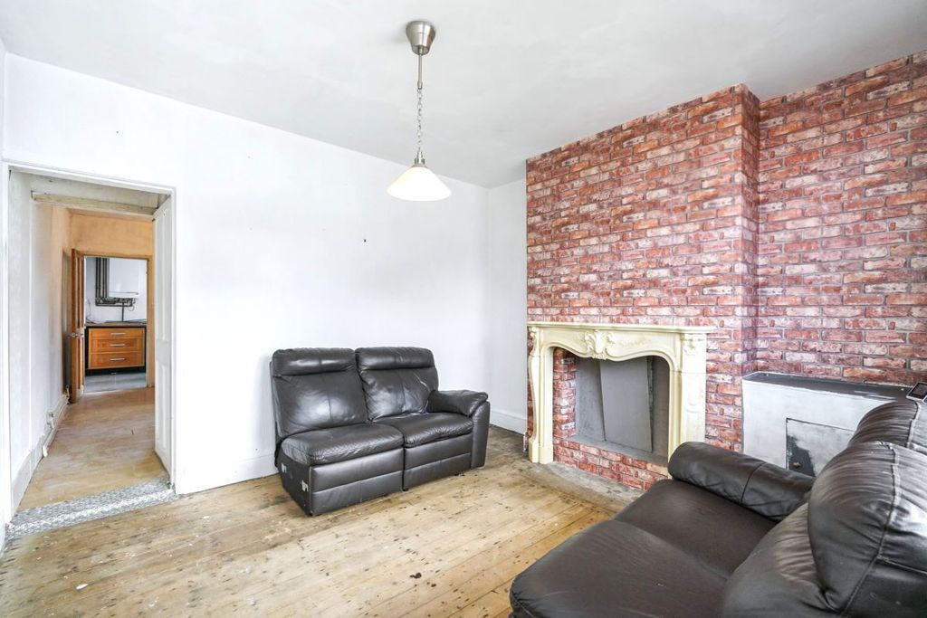 Property photo 3 of 17
