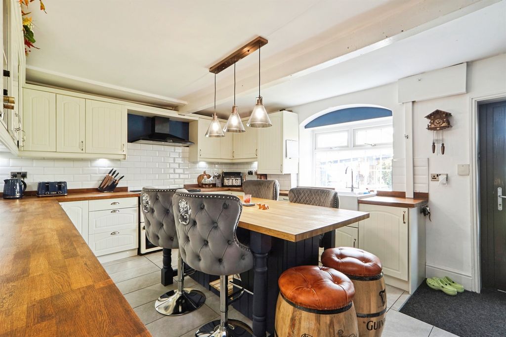 Property photo 3 of 25