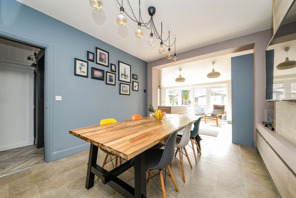 Property photo 3 of 11 Dining Room