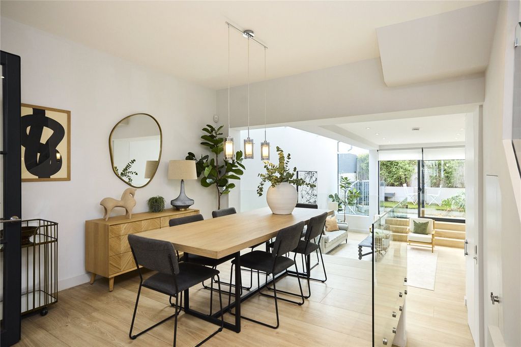 Property photo 1 of 12 A08J30000098Xrbiam_Ful240026_05.Jpg