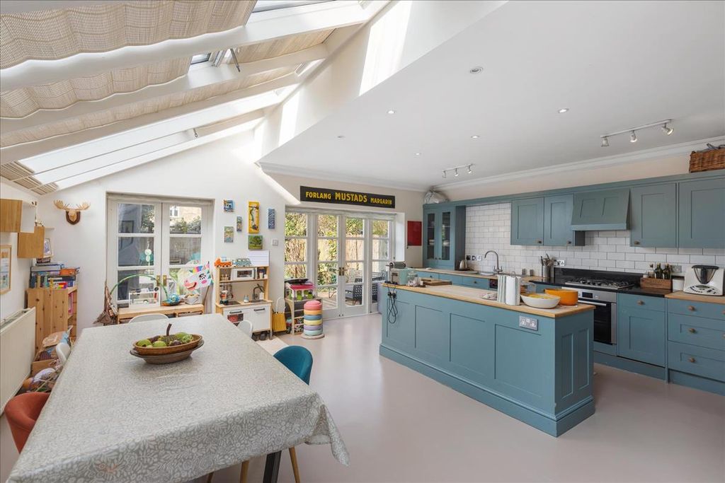 Property photo 1 of 17