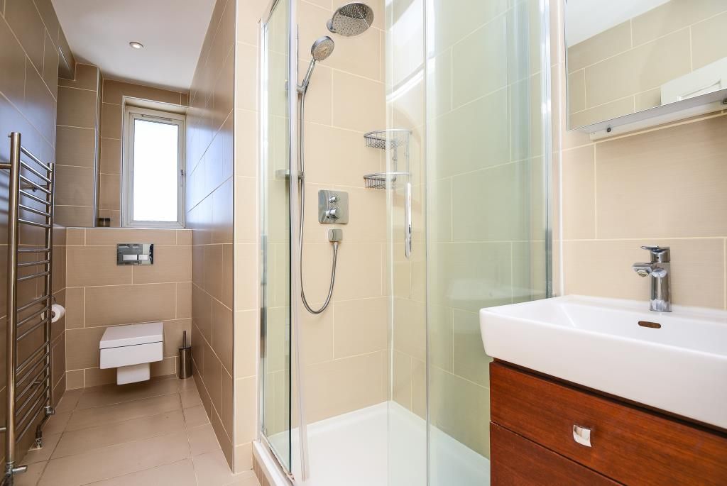 Property photo 3 of 10 Bathroom