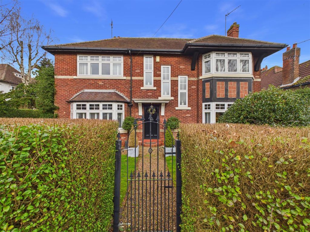 Property photo 1 of 27 Cam05193G0-Pr0108-Still018.Jpg