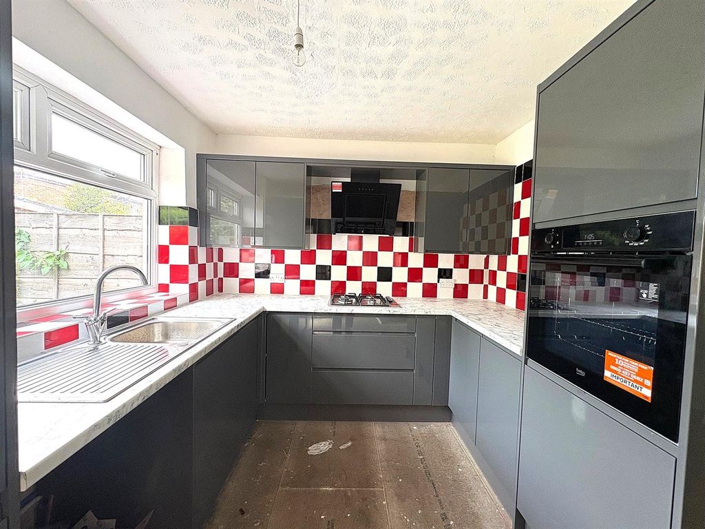 Property photo 3 of 25 Kitchen 2.Jpg