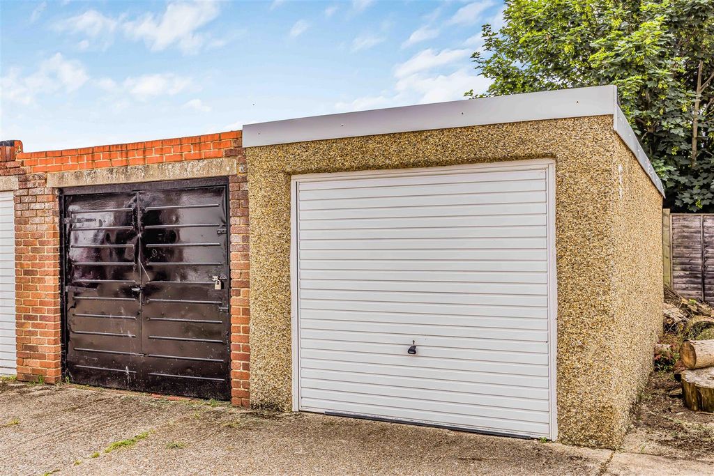 Property photo 2 of 28 Spinney Close-Externals-Small-Porticomarketing-Nex