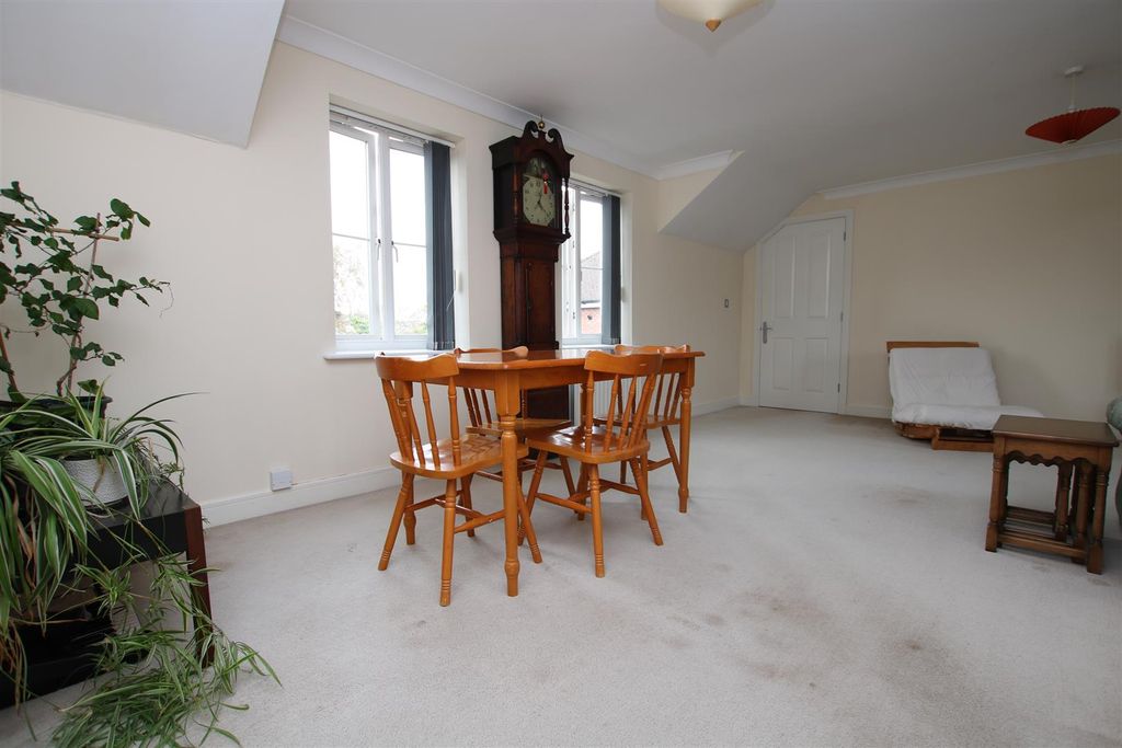 Property photo 3 of 18 Living 5.Jpg