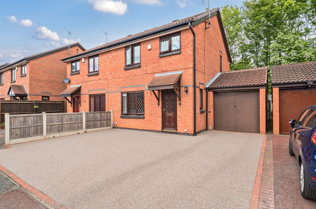 Property photo 1 of 21 3-681A026B94414-1286220-Arw-3