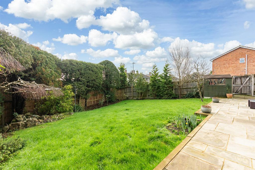 Property photo 2 of 27 Garden