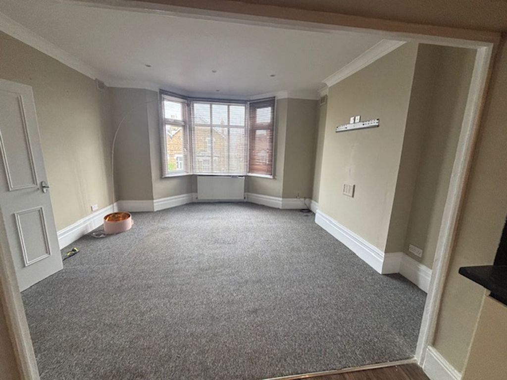 Property photo 2 of 14 Lounge