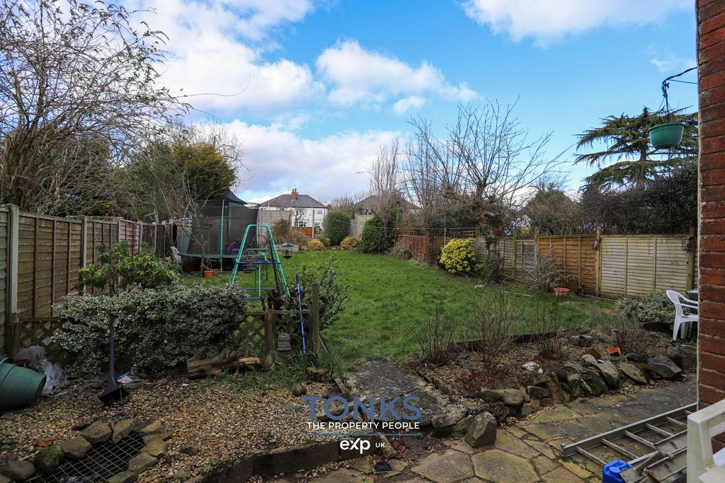 Property photo 2 of 28