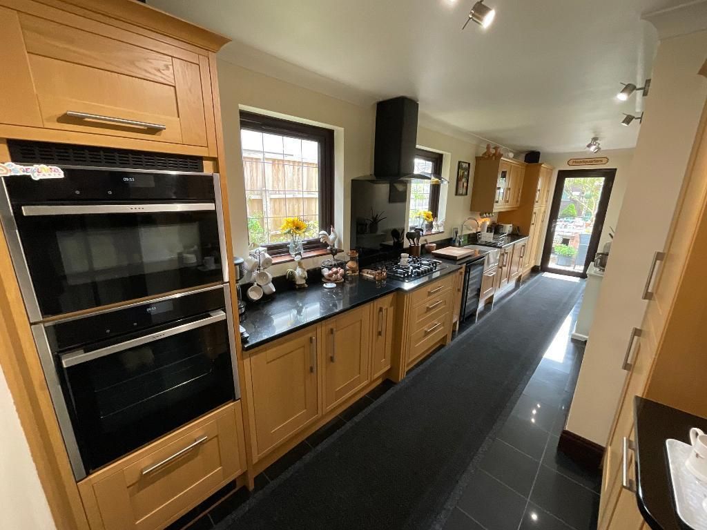 Property photo 2 of 25 Kitchen 23'9 x 8'5 > 6'7