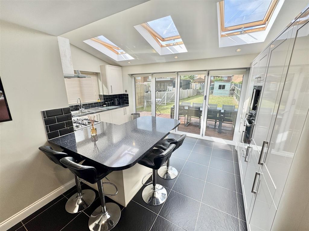 Property photo 3 of 14 Kitchen / Dining Room
