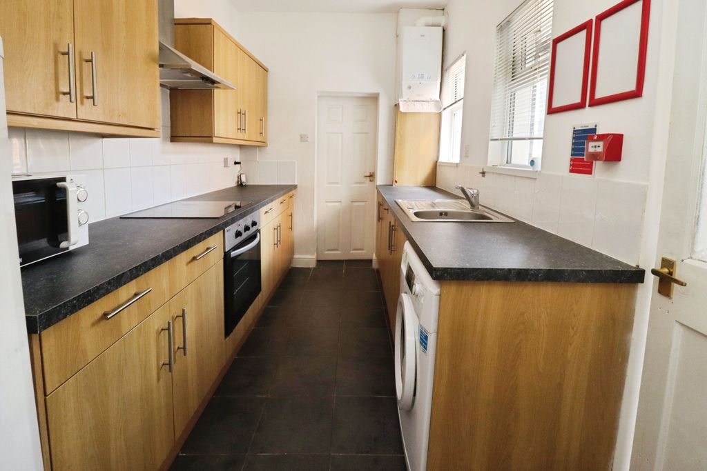 Property photo 2 of 17