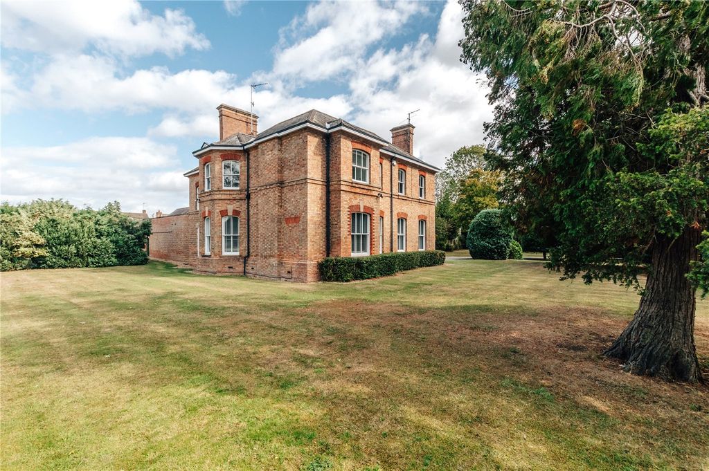 Property photo 2 of 26 In Lovely Gardens