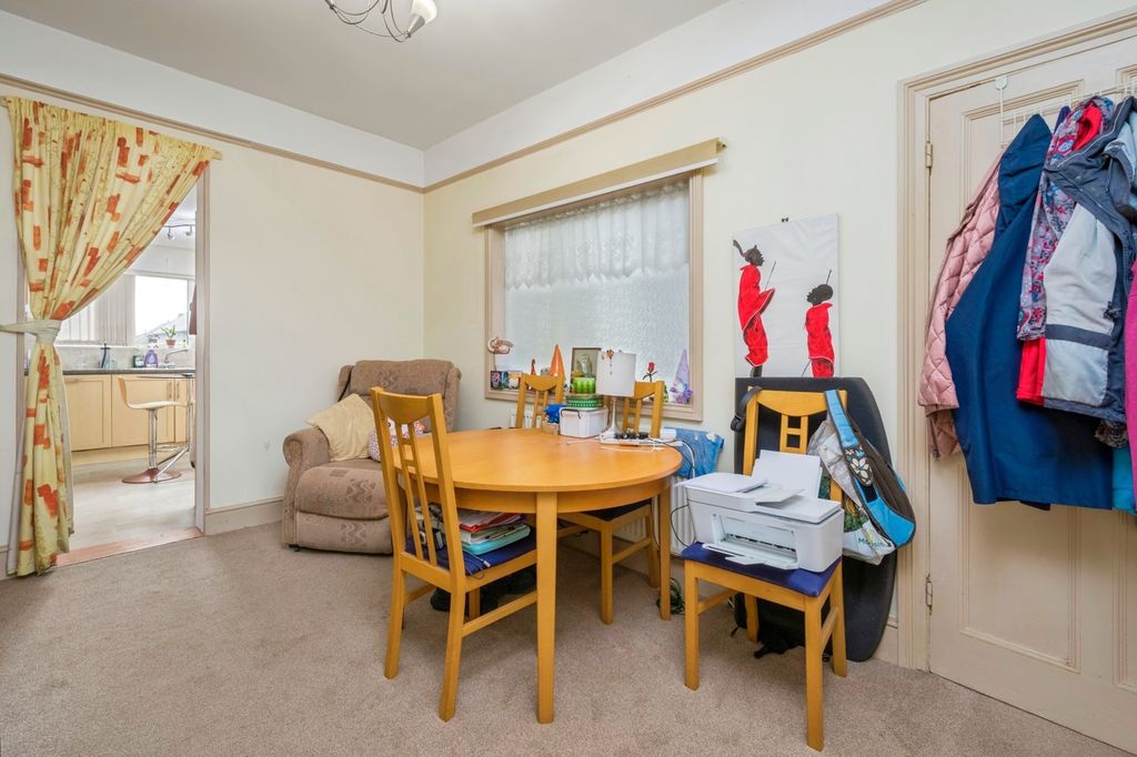 Property photo 3 of 17 Photo