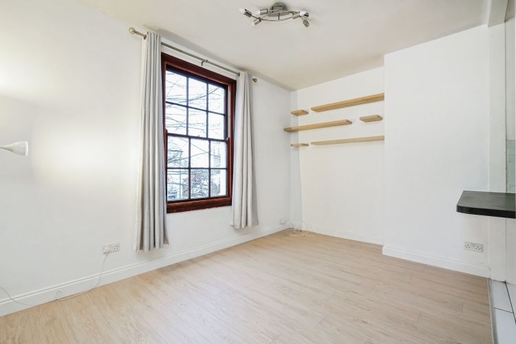 Property photo 3 of 7 18Calthorperoadox...